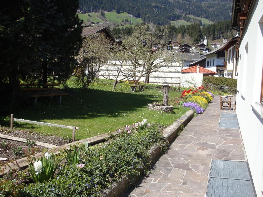 Hôtel Gastehaus Treichl à Fügen Extérieur photo