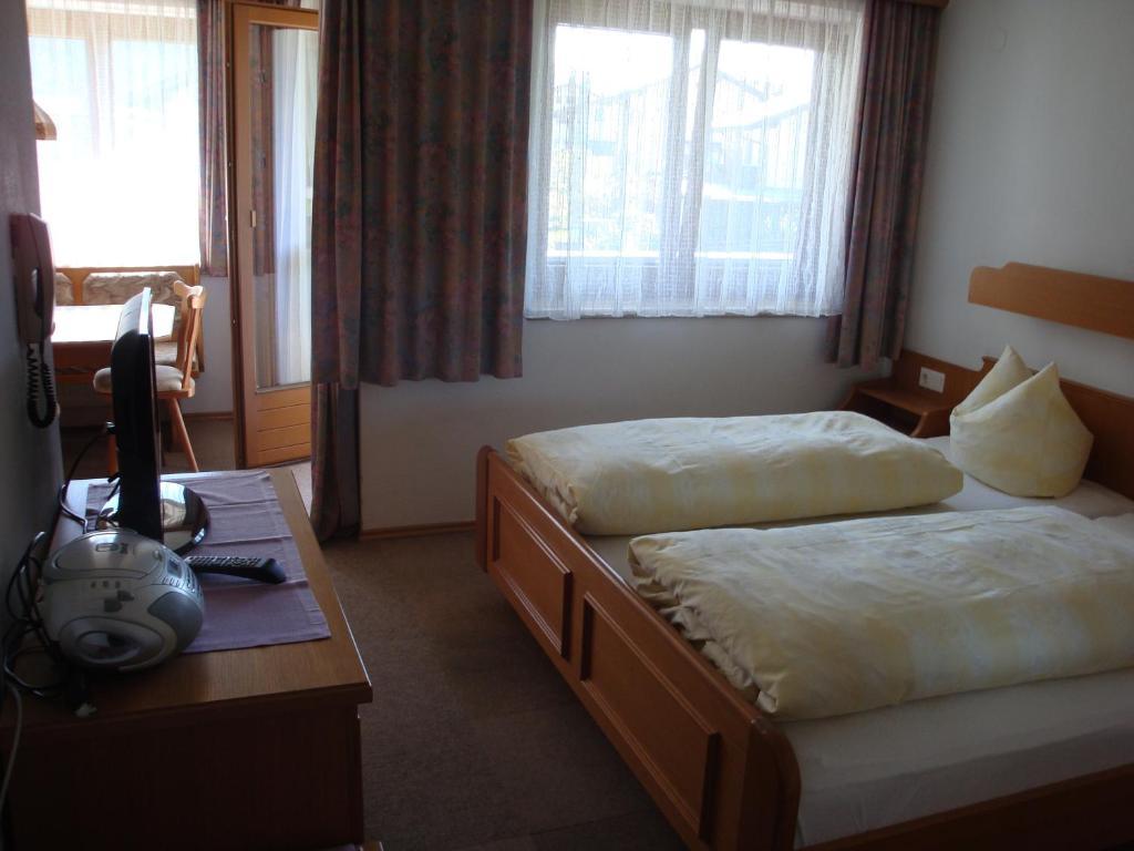 Hôtel Gastehaus Treichl à Fügen Extérieur photo