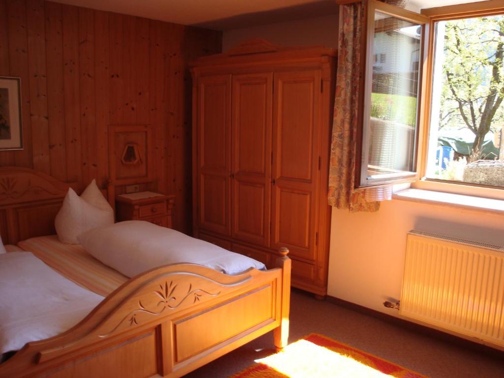 Hôtel Gastehaus Treichl à Fügen Extérieur photo