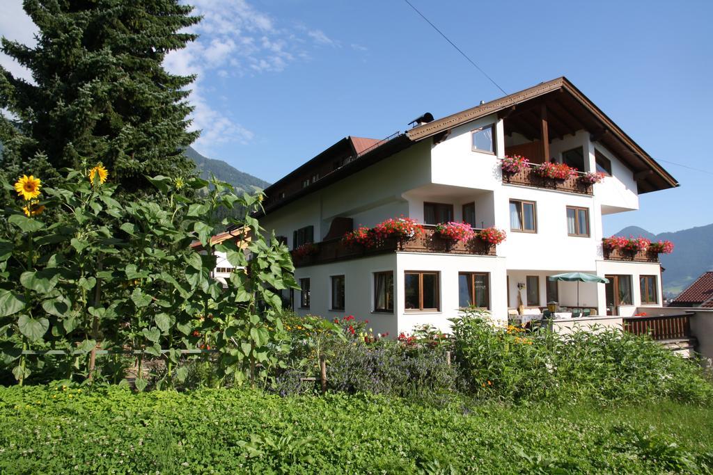 Hôtel Gastehaus Treichl à Fügen Extérieur photo