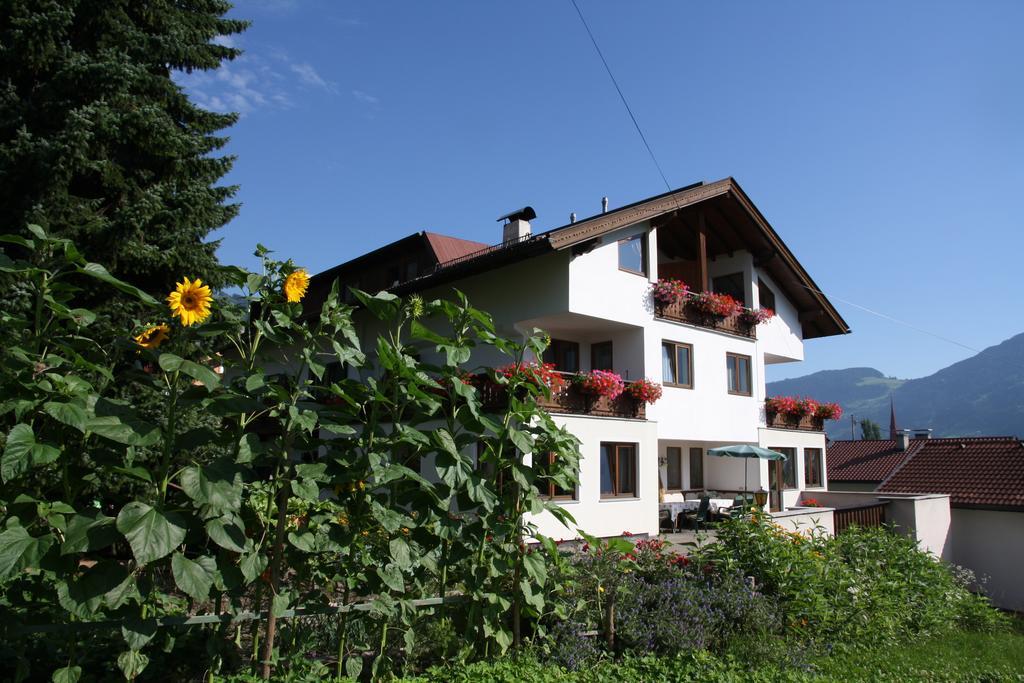 Hôtel Gastehaus Treichl à Fügen Extérieur photo