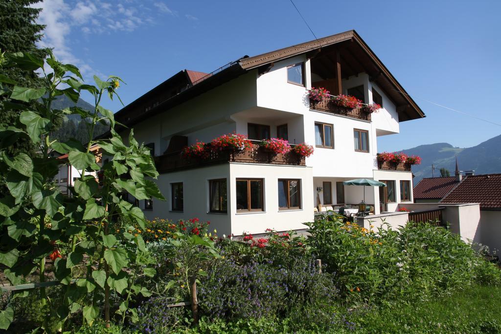 Hôtel Gastehaus Treichl à Fügen Extérieur photo