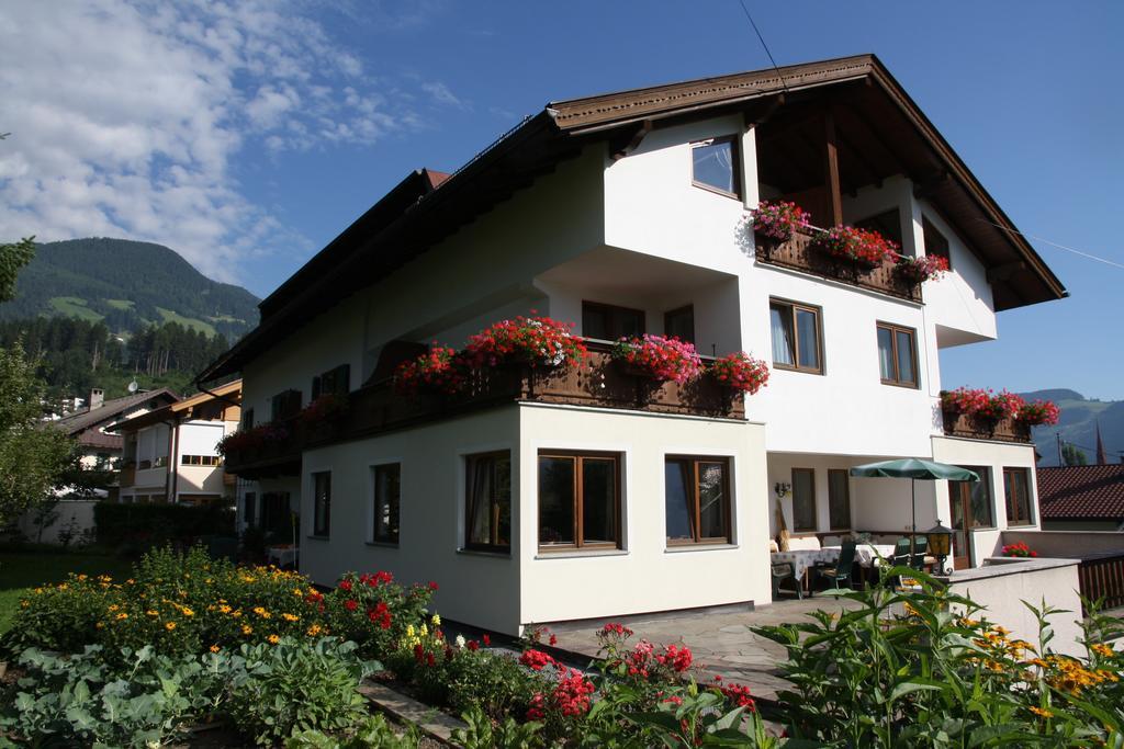 Hôtel Gastehaus Treichl à Fügen Extérieur photo