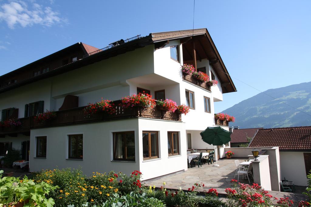 Hôtel Gastehaus Treichl à Fügen Extérieur photo